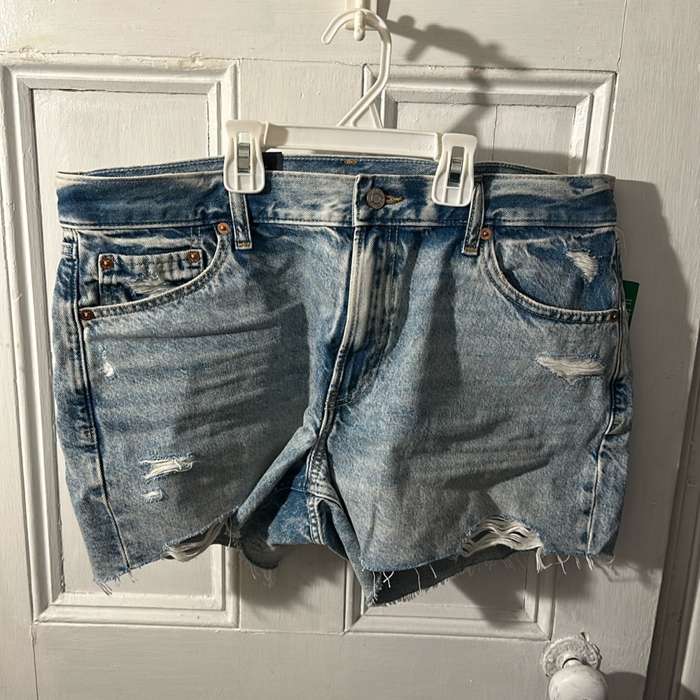 NEW Gap Low Stride Short